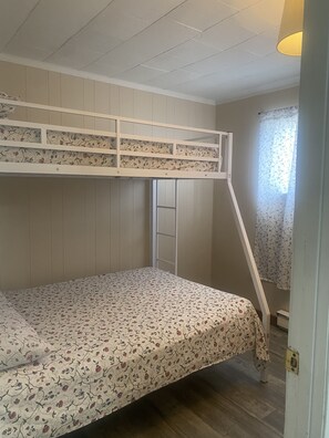 2 bedrooms, WiFi, bed sheets