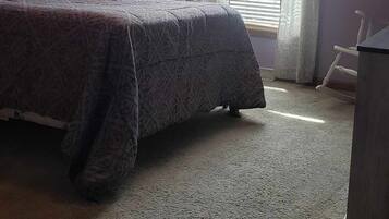 4 habitaciones, tabla de planchar con plancha, wifi y ropa de cama