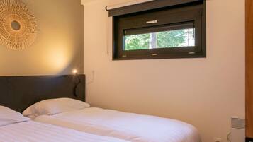 Chalet | 2 bedrooms, individually furnished, bed sheets