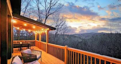 Stylish Mountain Escape - Hot Tub - Fire Pit - Games