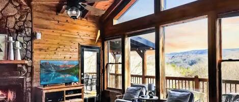 Smart TV, chimenea, videojuegos, reproductor de DVD