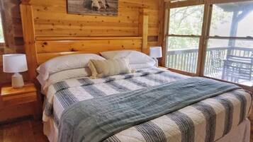 3 bedrooms, in-room safe, desk, iron/ironing board
