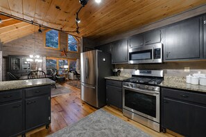 Fridge, microwave, oven, stovetop - Secluded Cherry Log Cabin - Sauna - Hot Tub - Putting Green (Blue Ridge)