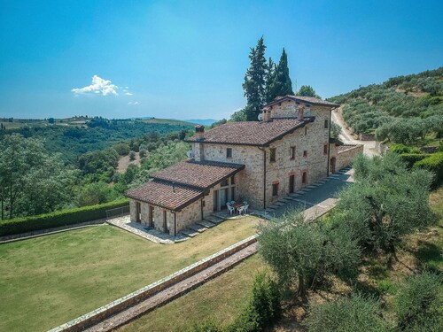 Landhaus in Poggibonsi mit 5 Schlafzimmern 9 Schlafplätzen