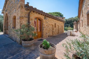 Outdoor dining - Borgo Apt. with ac near Siena (Poggibonsi)