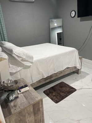 1 chambre, bureau, fer et planche à repasser, accès au Wi-Fi (inclus)