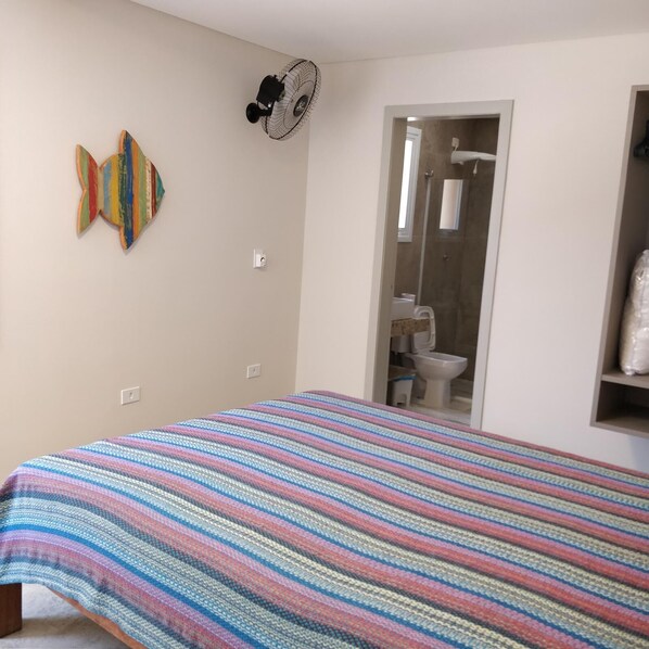 4 habitaciones, tabla de planchar con plancha y wifi 