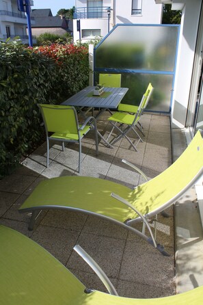 Outdoor dining - Bretagne Plein Sud : Mesquer - Quimiac Appartement Rez-jardin 2 / 4 Personnes (MESQUER)