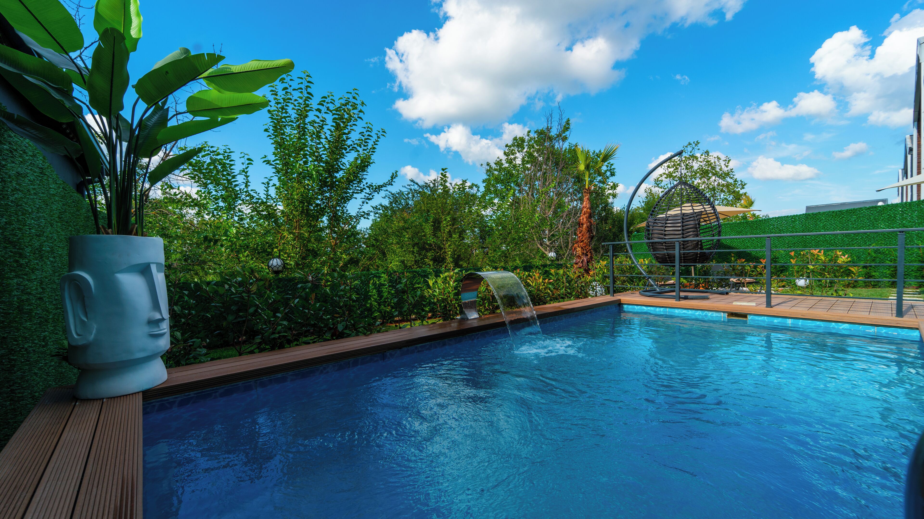 9 outdoor pools, pool umbrellas, sun loungers