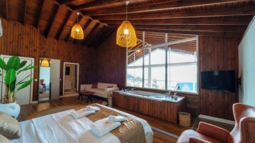 Villa familiar, piscina privada, vistas al lago | Caja fuerte, escritorio, espacio para trabajar con un portátil