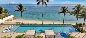 *NEW* Oceanfront apartment steps away from Baha Mar