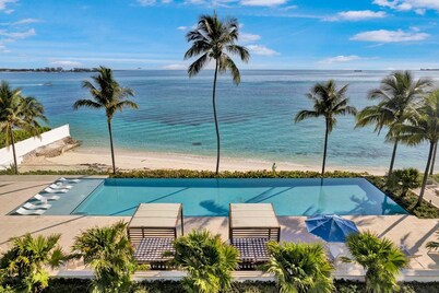 *NEW* Oceanfront apartment steps away from Baha Mar