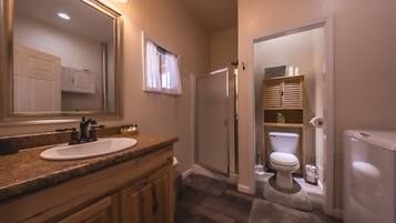 Cabin, 1 Queen Bed, Patio, Mountain View (Saddlehorn Ridge Cabin) | Bathroom | Shower, towels, toilet paper