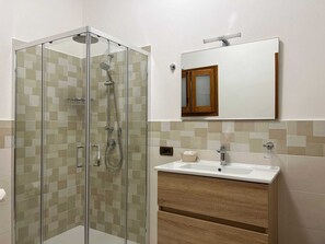 Shower, hair dryer, bidet, towels - Cozy house in beautiful Santa Flavia with AC, WiFi (Santa Flavia)