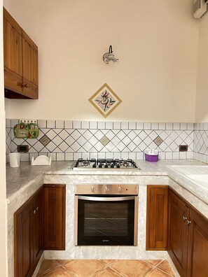 Fridge, microwave, oven, stovetop - Cozy house in beautiful Santa Flavia with AC, WiFi (Santa Flavia)