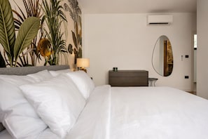 5 quartos, ferros/tábuas de passar roupa, berço de viagem