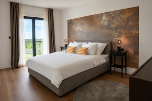 5 slaapkamers, een strijkplank/strijkijzer, reisbedje, gratis wifi
