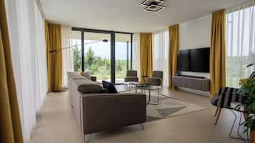 Smart TV, futbolito, tenis de mesa y libros