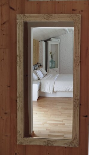 1 bedroom, travel crib, free WiFi, bed sheets