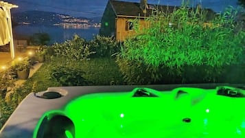 Bain à remous extérieur