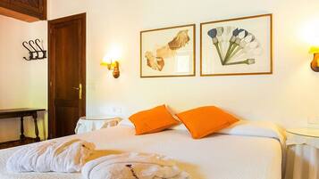 Villa | 3 bedrooms, individually furnished, iron/ironing board