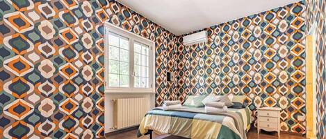 6 bedrooms, iron/ironing board, WiFi