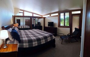 Hus - flera sÀngar - uteplats - utsikt mot trÀdgÄrden (Sedona Sunrise) | 2 sovrum, individuell inredning, unika möbler och sÀngklÀder