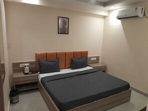 Deluxe Double Room | Soundproofing, free WiFi - Hotel Shiv Inn By T And M Hotels (Haridwar)