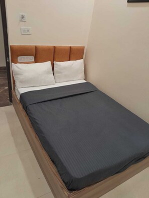 Deluxe Single Room | Soundproofing, free WiFi - Hotel Shiv Inn By T And M Hotels (Haridwar)