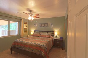 3 bedrooms, iron/ironing board, free WiFi, bed sheets - Relax in your cozy home in the woods. Pets Welcome. Book long-term and save! (Pinetop)