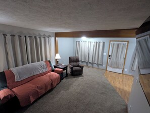 Smart TV, fireplace - Quiet 2BR Main-Level Home Near Hospitals & UNK (Kearney)