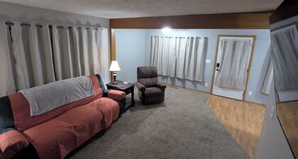 Quiet 2BR Main-Level Home Near Hospitals & UNK