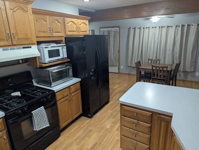 Quiet 2BR Main-Level Home Near Hospitals & UNK