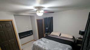 2 habitaciones, tabla de planchar con plancha y cuna de viaje