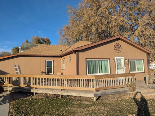 Cozy 2BR Main-Level Home Near Hospitals & UNK