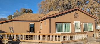 Cozy 2BR Main-Level Home Near Hospitals & UNK