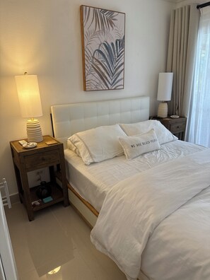 1 bedroom, in-room safe, iron/ironing board, free WiFi - Elegant Poolside Apartment, Large Covered Terrace- Walk to Beach, West Coast (Weston St James)