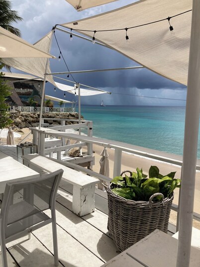 Great Apartment with pool,  5min walk to the beach & easy access to restaurants