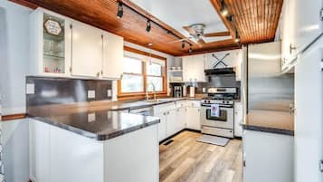 電子レンジ、オーブン、コンロ、食器洗い機