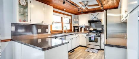 Micro-ondes, four, plaque de cuisson, lave-vaisselle