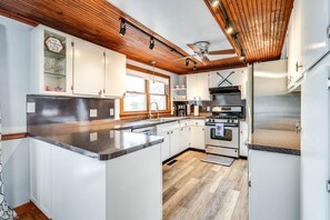 Microones, forn, placa de cuina i rentaplats