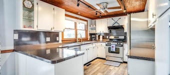 Portage Lakes Escape - 5 Bedroom Lakefront Home