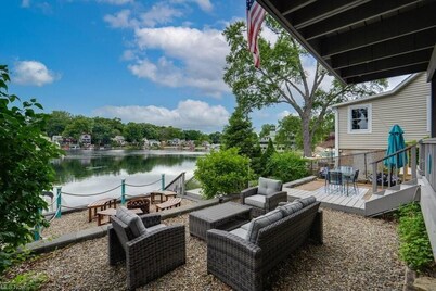 Portage Lakes Escape - 5 Bedroom Lakefront Home