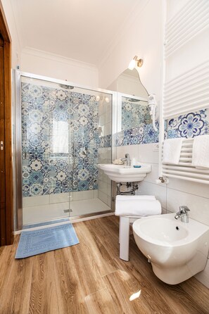 Double Room | Bathroom | Hair dryer - Al Chiaro di Luna (Agerola)
