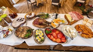 A buffet table with various food items including bread, cheese, meats, and eggs. - Al Chiaro di Luna (Agerola)