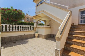 Property grounds - 082 Tamarix Holiday Dream - Alicante Holiday (Torrevieja)