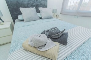 2 bedrooms, iron/ironing board, free WiFi, bed sheets - 082 Tamarix Holiday Dream - Alicante Holiday (Torrevieja)