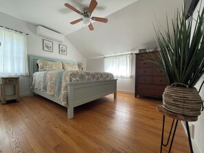 2 Schlafzimmer, Schreibtisch, Reisekinderbett, WLAN