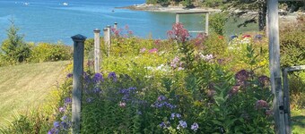Oceanfront home 5 minutes to Acadia, 10 mins. to downtown Bar Harbor.