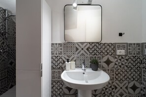 Bathroom - Dimora Netina by Wonderful Italy (Noto)